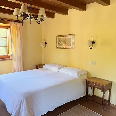 Casa Berbesa, Caserio En Asturias カストロポル