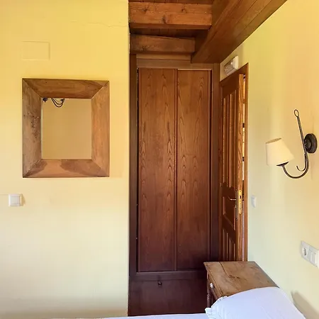 Casa Berbesa, Caserio En Asturias カストロポル