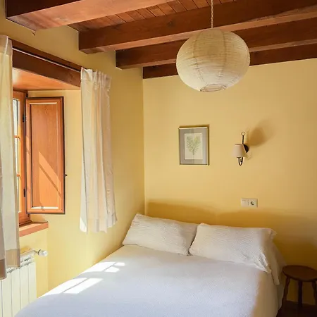 Casa Berbesa, Caserio En Asturias カストロポル