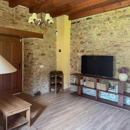Casa Berbesa, Caserio En Asturias カストロポル